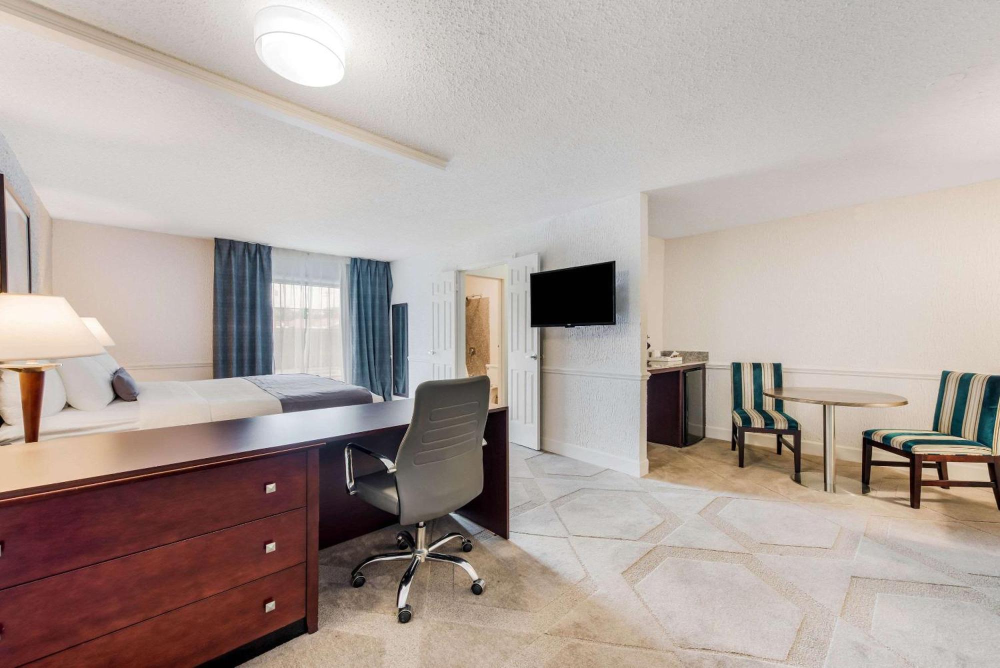 The Blu Hotel Blue Ash Cincinnati, Ascend Hotel Collection Exterior photo