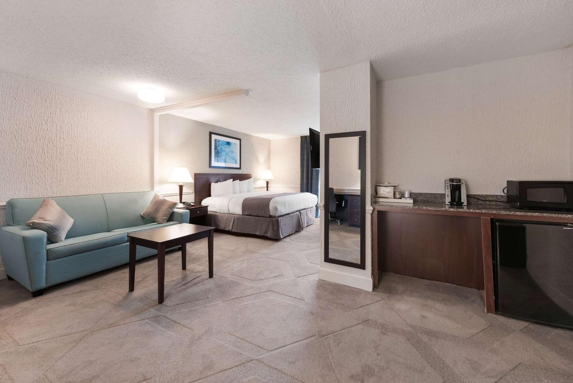 The Blu Hotel Blue Ash Cincinnati, Ascend Hotel Collection Exterior photo